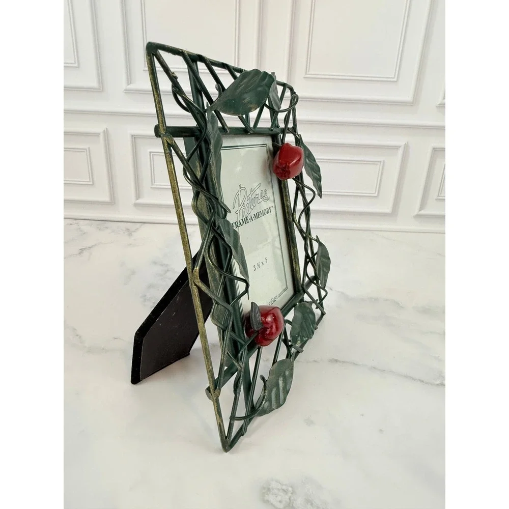 VTG 1997 Dennis East Frame-A-Memory 3.5X5 Picture Frame Apple Leaves Trellis